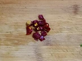 干红辣椒切段