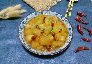 关火，放入1勺家乐鸡粉，翻炒均匀，装盘。