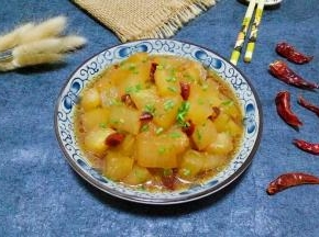 关火，放入1勺家乐鸡粉，翻炒均匀，装盘。