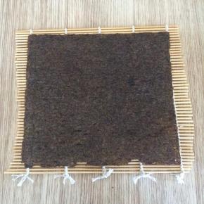 竹帘上放一张紫菜