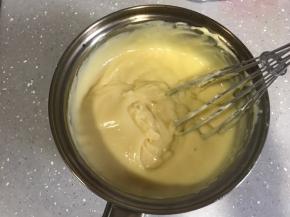 制作好的卡仕达酱。