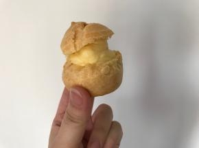 盖上另一片泡芙皮，美味的泡芙就制作好了～