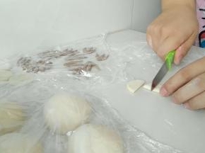 一圆平分切四半。