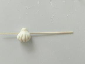 手抓杠杆的样子。
