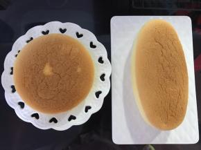 彻底放凉后倒扣两次脱模。放入冰箱冷藏4小时以上。要小心不要像我一样破相了