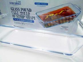 感谢味游美食和法焙客烘焙器具联合赞助试用活动～^_^～长条形玻璃磅蛋糕模，四壁厚实，玻璃通透，整个模具手感特扎实。这次做了日式星空羊羹，脱模很轻松！不沾～