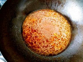 倒入适量的清水