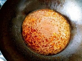 倒入适量的清水