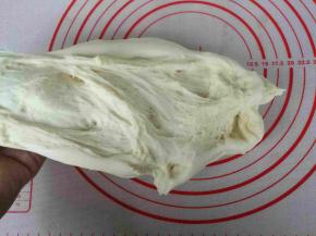 检查面团有大面积蜂窝。