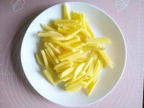 土豆切成细条