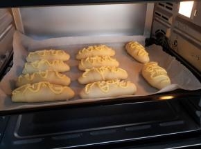 芝士忘记拍了。（均匀的撒上马苏里拉奶酪丝，烤箱预热10分钟上下火160°。放入之后上火160°，下火140°烤15分钟即可。