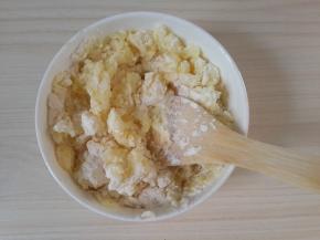 加入低筋面粉。