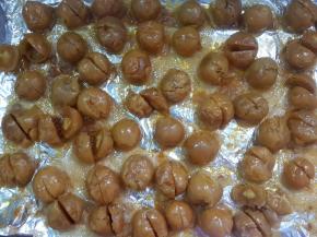 取出待凉后对半切开。