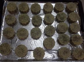 压出即可。然后喷水。