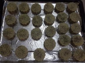 压出即可。然后喷水。