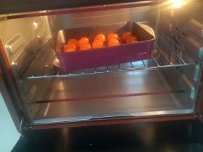 烤箱预热5分钟，上下火160°烤5分钟。