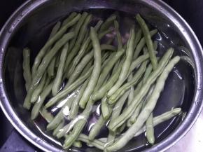 四季豆洗净、