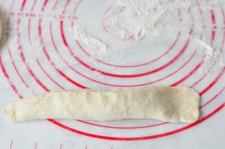 将一端压扁约三厘米左右。