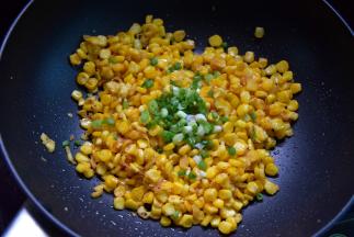 撒入葱花，拌匀就可以了