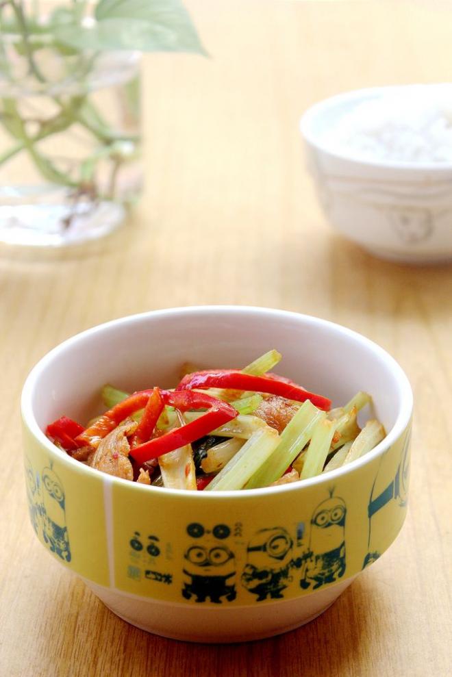芹菜红椒肉片