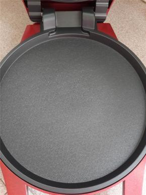 电饼铛预热2分钟，开下盘。