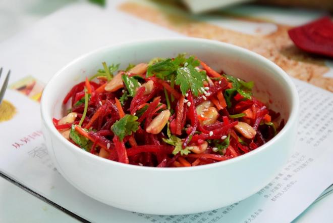 胡萝卜甜菜根沙拉