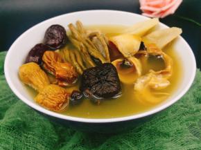 出锅时加入一点点盐调味即可