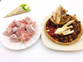 洗净所有材料备用