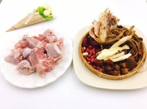 洗净所有材料备用