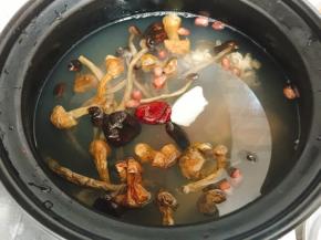 大火烧开转小火慢慢煲1个小时