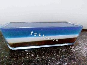 凉透后，盖保鲜膜，放冰箱冷藏一夜，第二天吃。