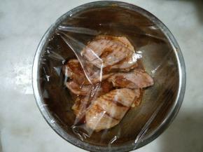 盖保鲜膜入冰箱冷藏10个小时以上。