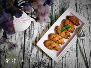 烤至色泽金黄即可取出装盘。