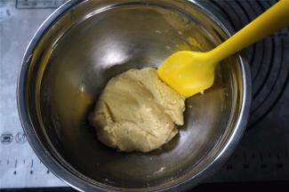 拌至无干粉状态。