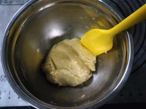 拌至无干粉状态。