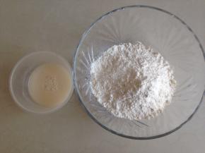 酵母溶于温水里