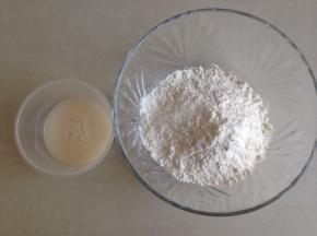 酵母溶于温水里