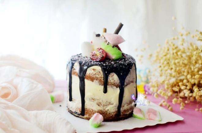 巧克力淋面半裸蛋糕