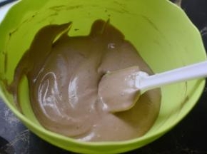 加入另外的蛋白霜继续拌匀