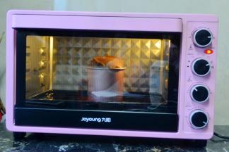 放入烤箱烤好140度40分钟左右