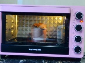 放入烤箱烤好140度40分钟左右