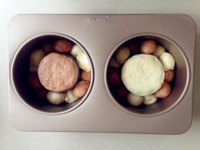 20克的面团擀成圆形，放在模具最上面