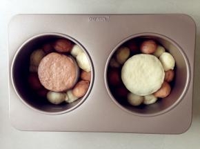 20克的面团擀成圆形，放在模具最上面