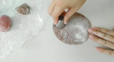 大圆压出，做刘海。