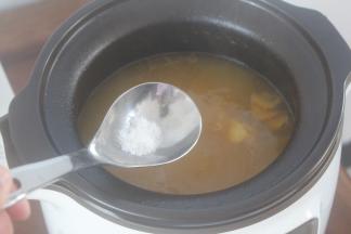 再煮至时间到加盐调味即可。