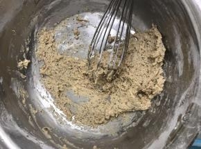 搅拌好的枣泥面糊