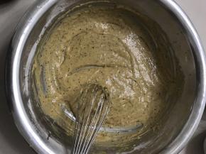 用手动打蛋器z字型搅拌均匀，（我用的是后蛋法）