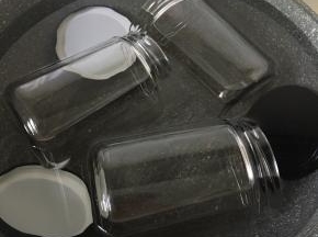 罐头放开水中大火煮十五分钟消毒