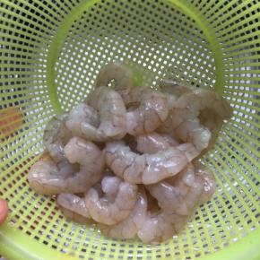 虾仁去壳清洗干净
