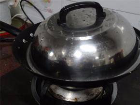 盖锅煮2分钟左右。